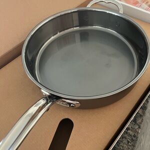 NanoBond

MOLECULAR TITANIUM

Titanium Sauté Pans, Medium (3.5-Quart), brand new